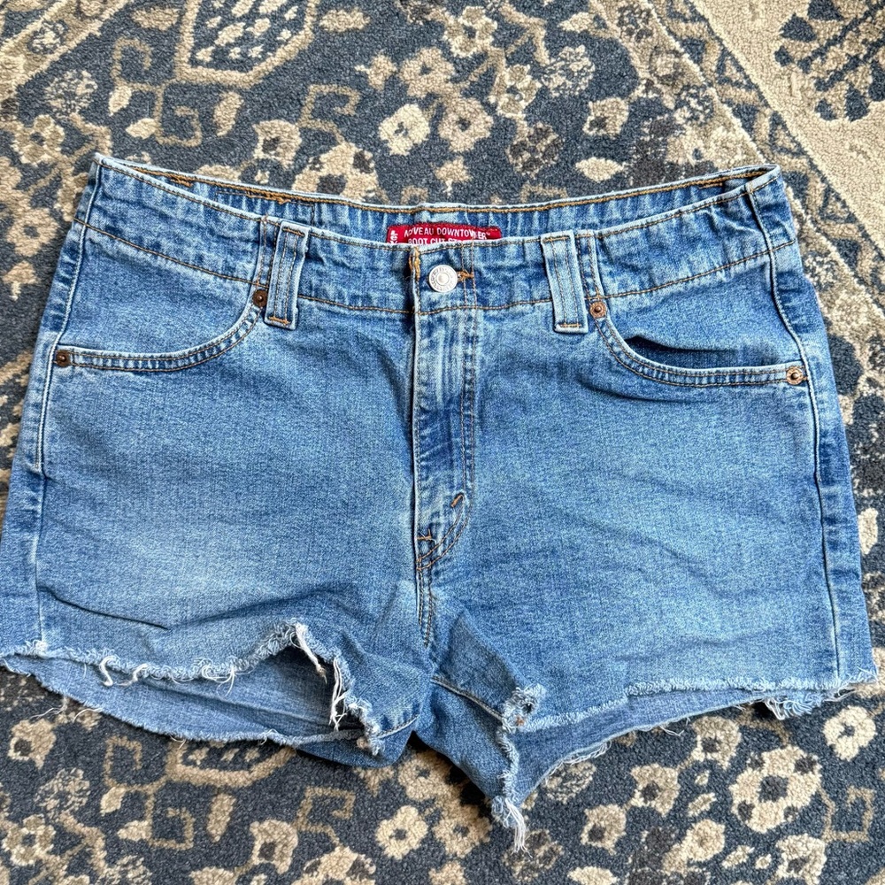 Vintage Y2K Levis 525 Cutoff Denim Shorts Womens 12 Light Wash Raw Hem Stretch